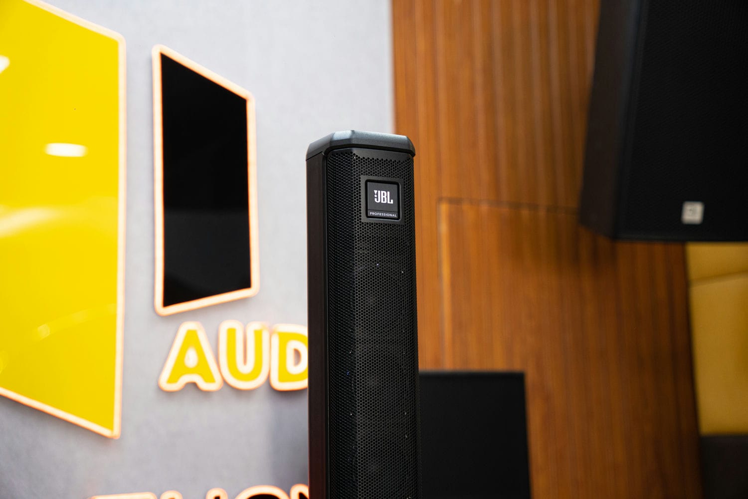 Ảnh sản phẩm Loa JBL PRX One (Loa bluetooth biểu diễn) (Hàng Chính Hãng Likenew) 3