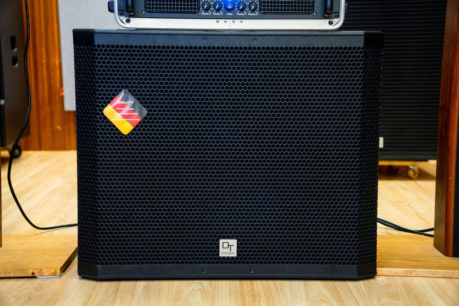 Ảnh sản phẩm Loa sub DT Delta118 bass 50cm 10