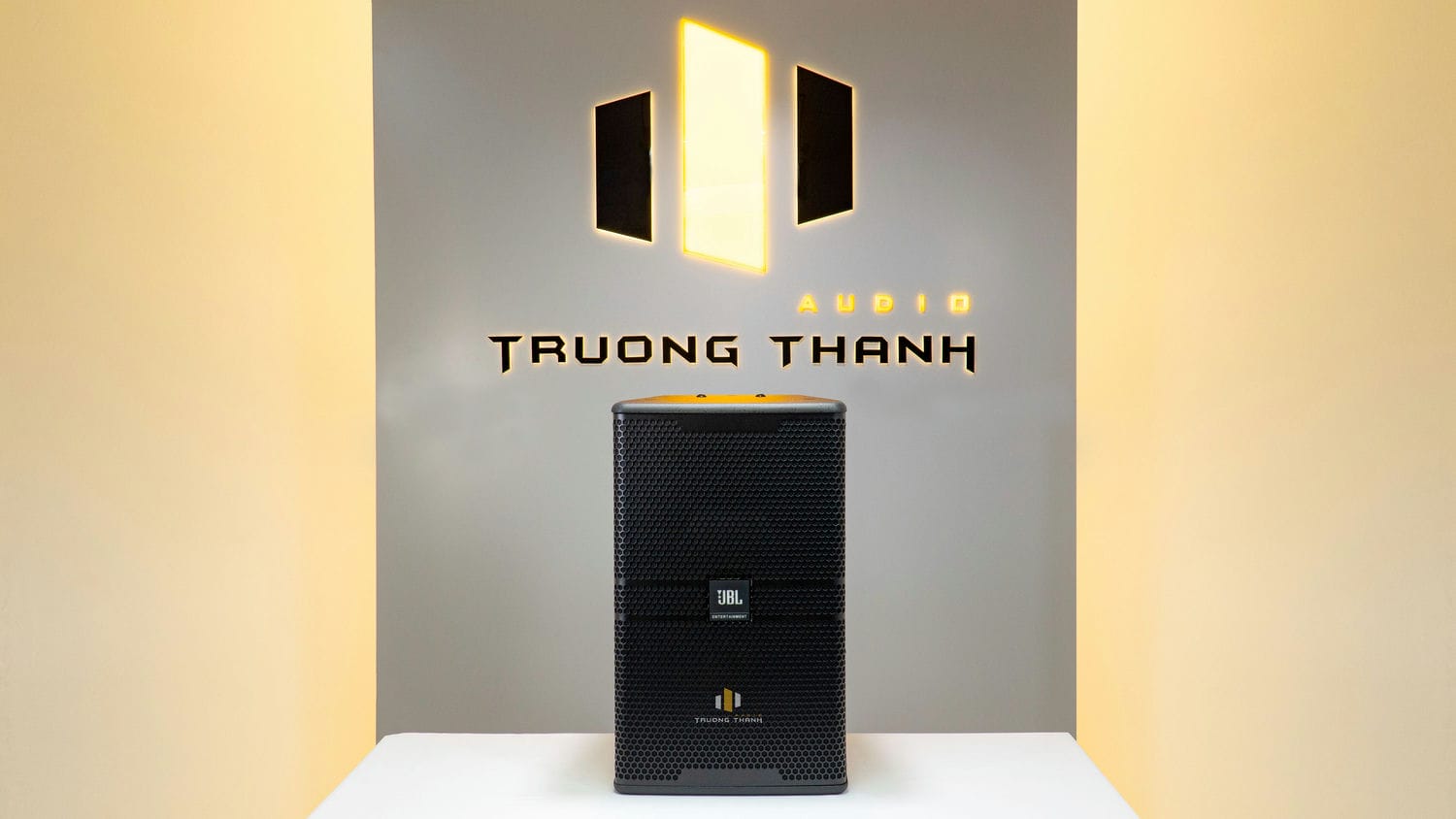Ảnh nổi bật của sản phẩm Loa Karaoke JBL KP4010G2 Mỹ (full bass 25cm, 2 loa 2 đường) 11