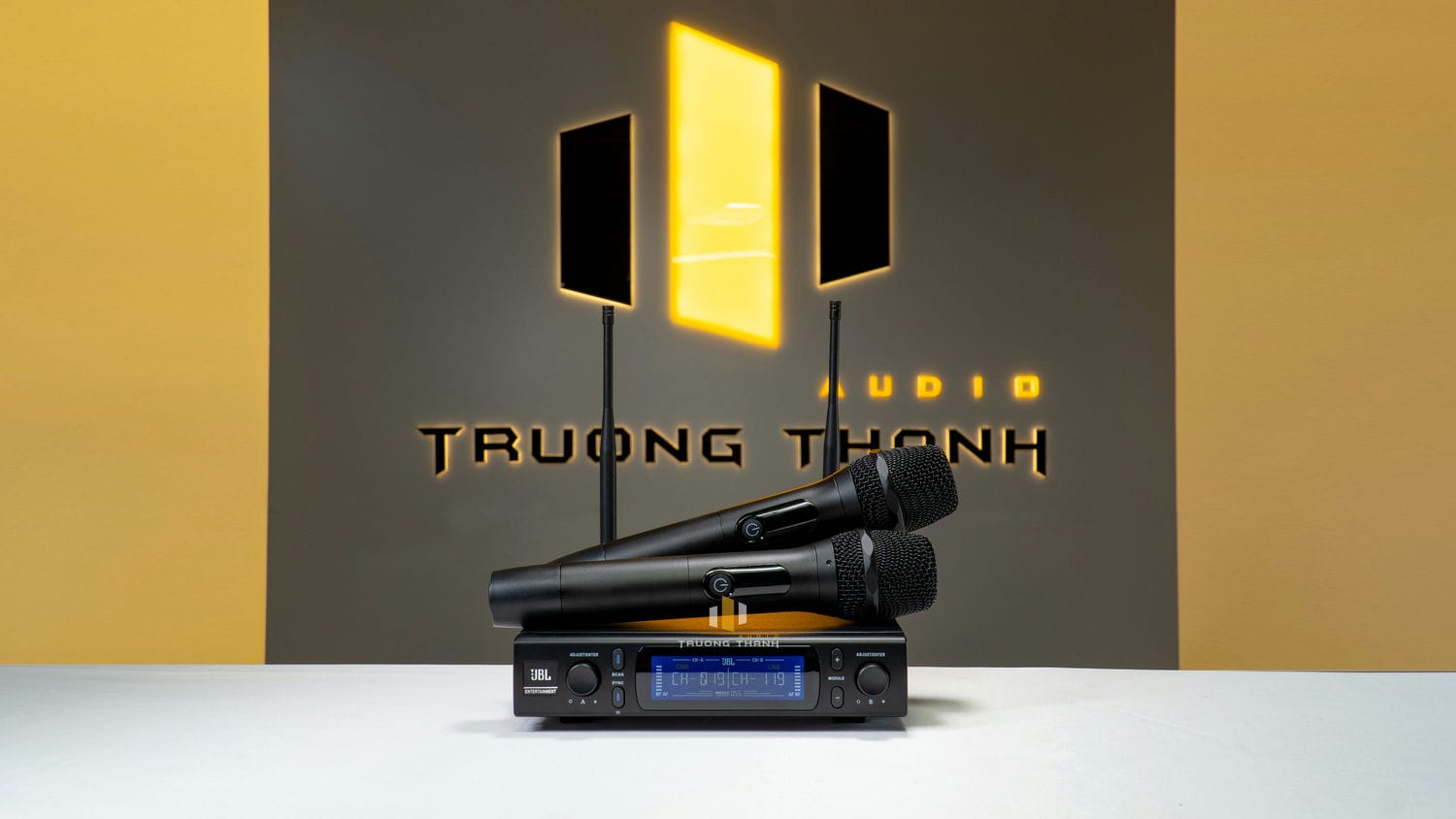 Ảnh nổi bật của sản phẩm Dàn karaoke JBL TT189: (JBL PRX 412M, JBL VM300, JBL KX180A, Crown XLi 2500, JBL Pasion 12SP) 2