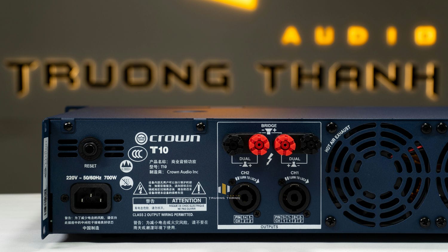 Cổng kết nối của Cục đẩy công suất Crown T10