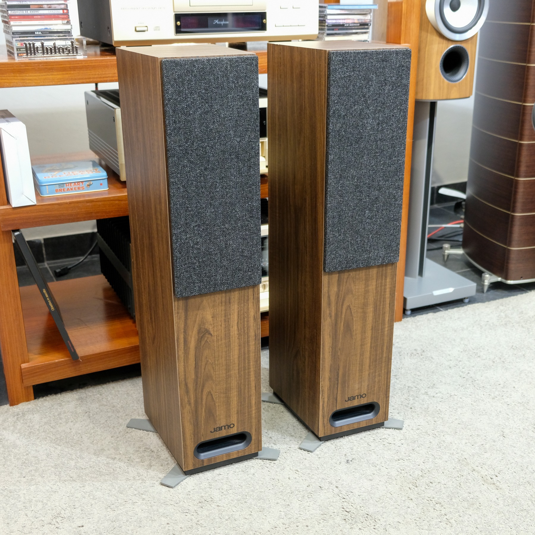 Ảnh nổi bật của sản phẩm LOA JAMO S805 (ĐỘ NHẠY 88DB, TẦN SỐ 49HZ-26KHZ) 2