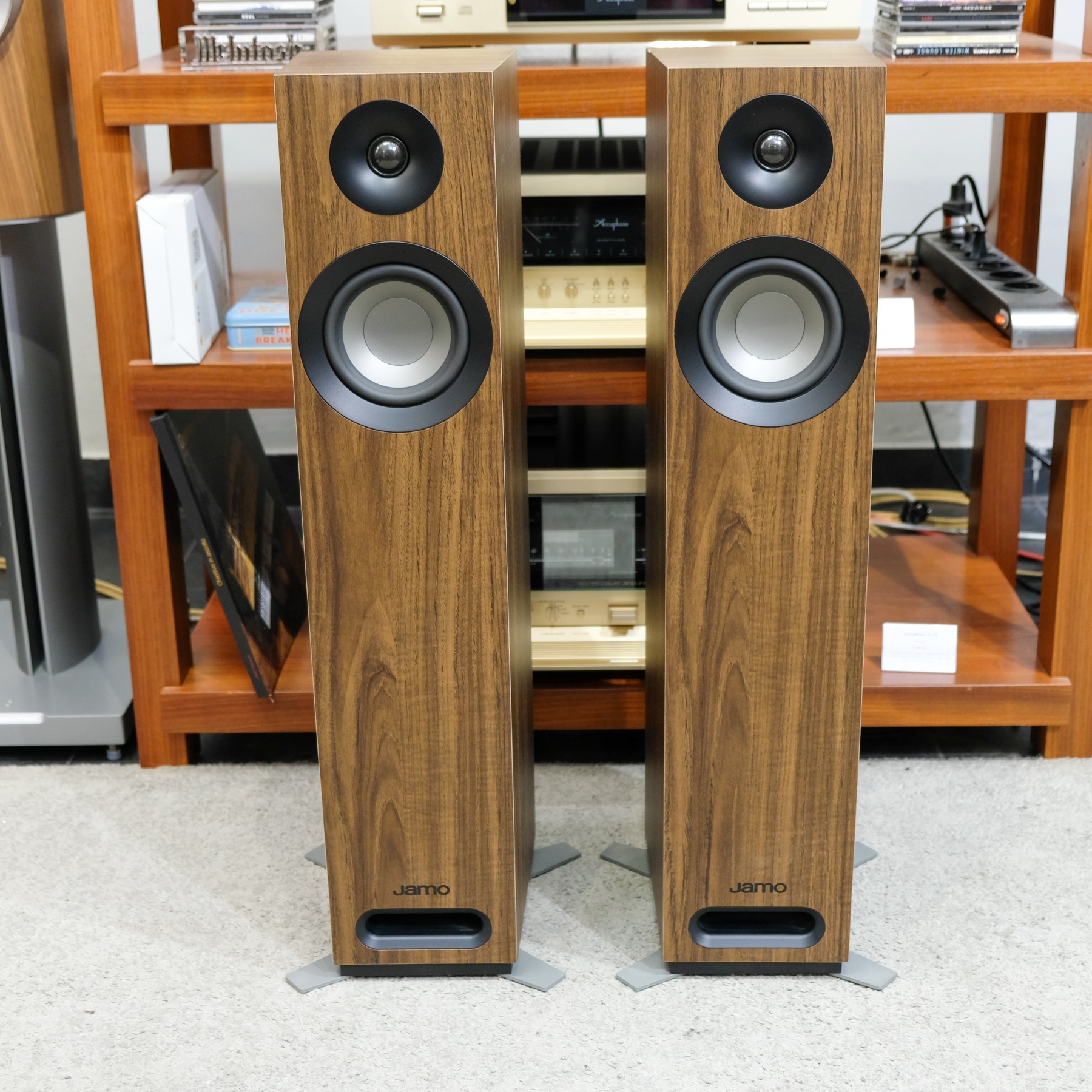 Ảnh nổi bật của sản phẩm LOA JAMO S805 (ĐỘ NHẠY 88DB, TẦN SỐ 49HZ-26KHZ) 4