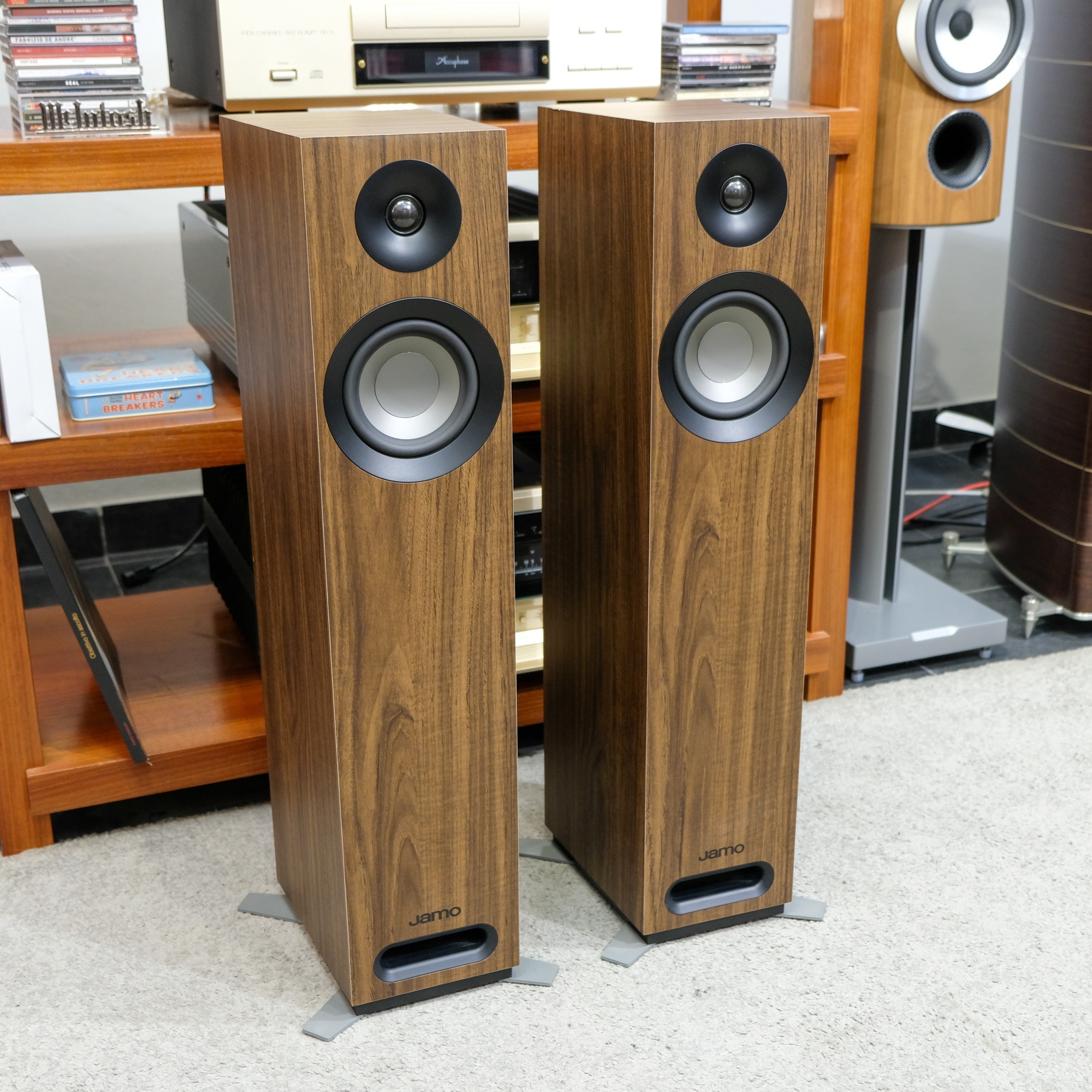 Ảnh nổi bật của sản phẩm LOA JAMO S805 (ĐỘ NHẠY 88DB, TẦN SỐ 49HZ-26KHZ) 5