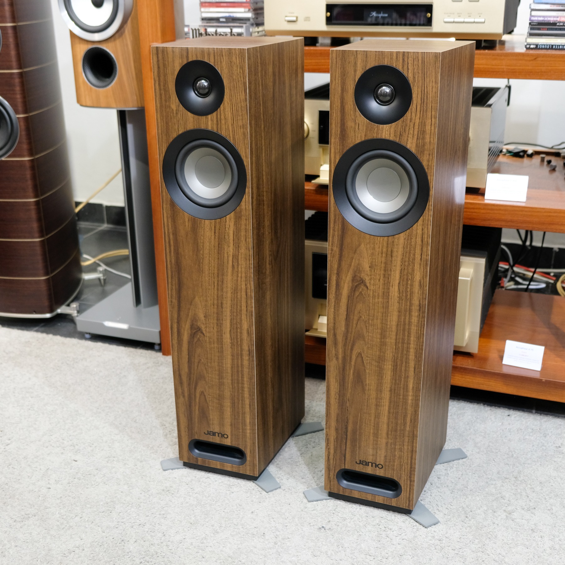 Ảnh nổi bật của sản phẩm LOA JAMO S805 (ĐỘ NHẠY 88DB, TẦN SỐ 49HZ-26KHZ) 6