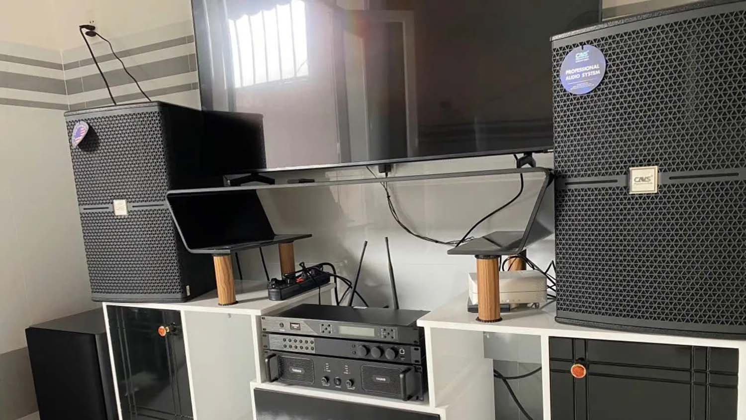 Lắp đặt cho khách dàn Karaoke CAVS C12 1