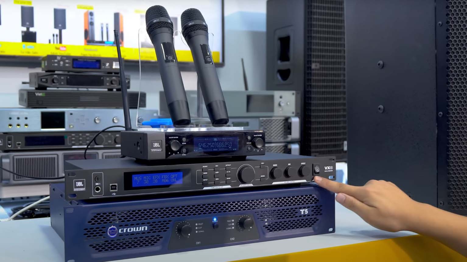 Micro JBL VM200 dàn karaoke với micro VM200