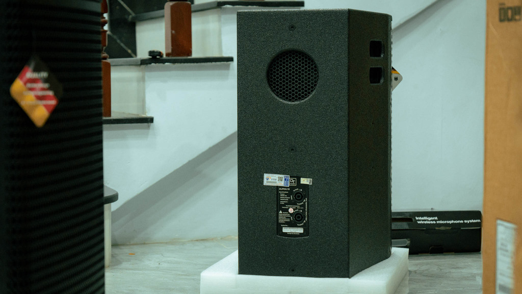 Mặt sau của Dàn karaoke DT TT381