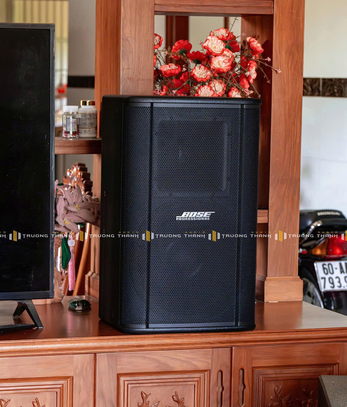 Loa Bose Showtime SK12 trong dàn karaoek Bose TT453