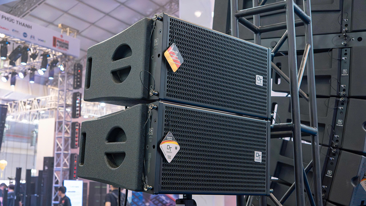 Đôi loa DT Solar-20 của Dàn karaoke DT TT463: (2 DT Solar-20, Vatasa VSM68 Plus, DT Sigma218, DT PR-4.8)