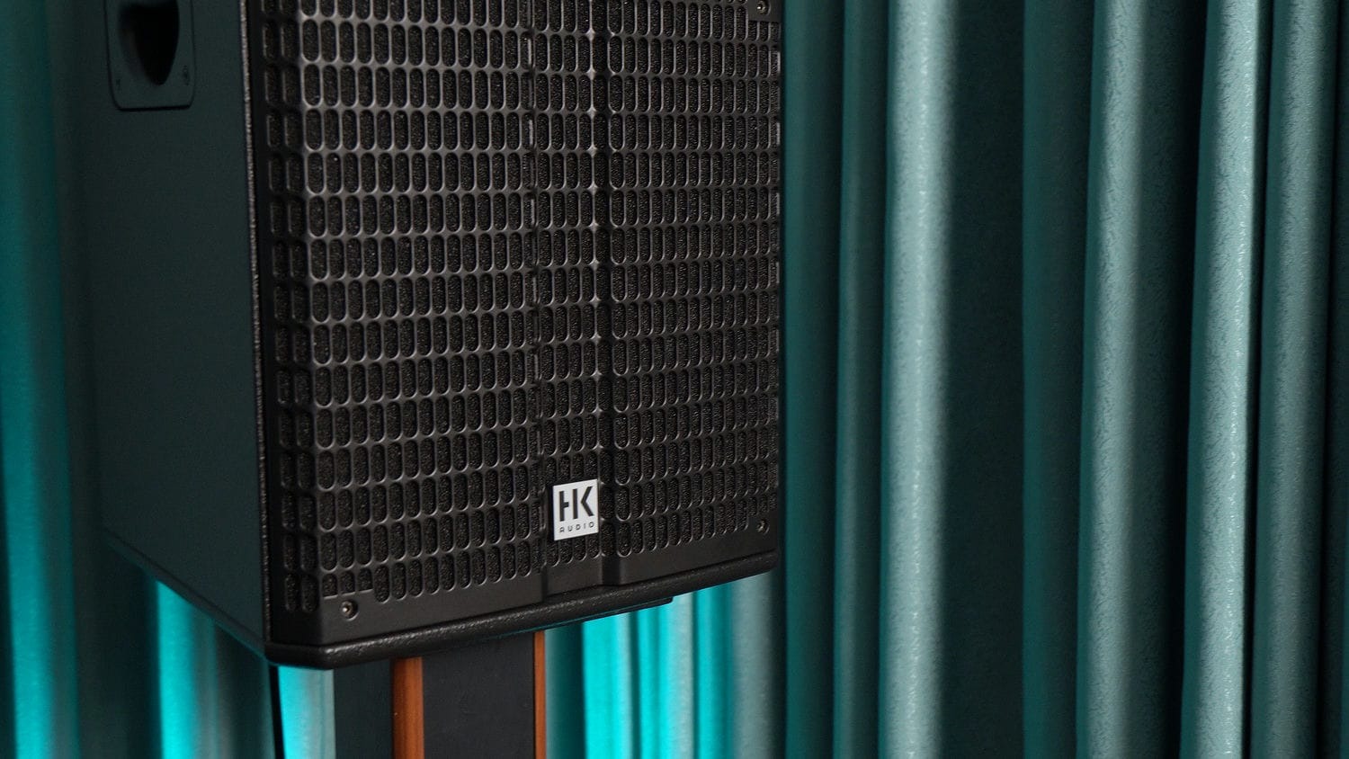 Ảnh sản phẩm Dàn Karaoke HK TT307: (HK Audio Linear 5 112F, Vatasa T10, Vatasa V8Pro, DT Lion4700, DT Alpha118, Vatasa P9 Luxury) 4