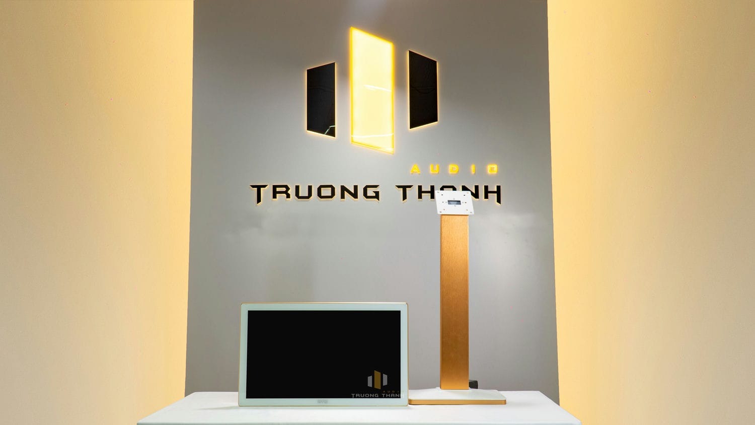 Ảnh sản phẩm Đầu Karaoke Liền Màn Hình BTE E688 (4TB) Online 4