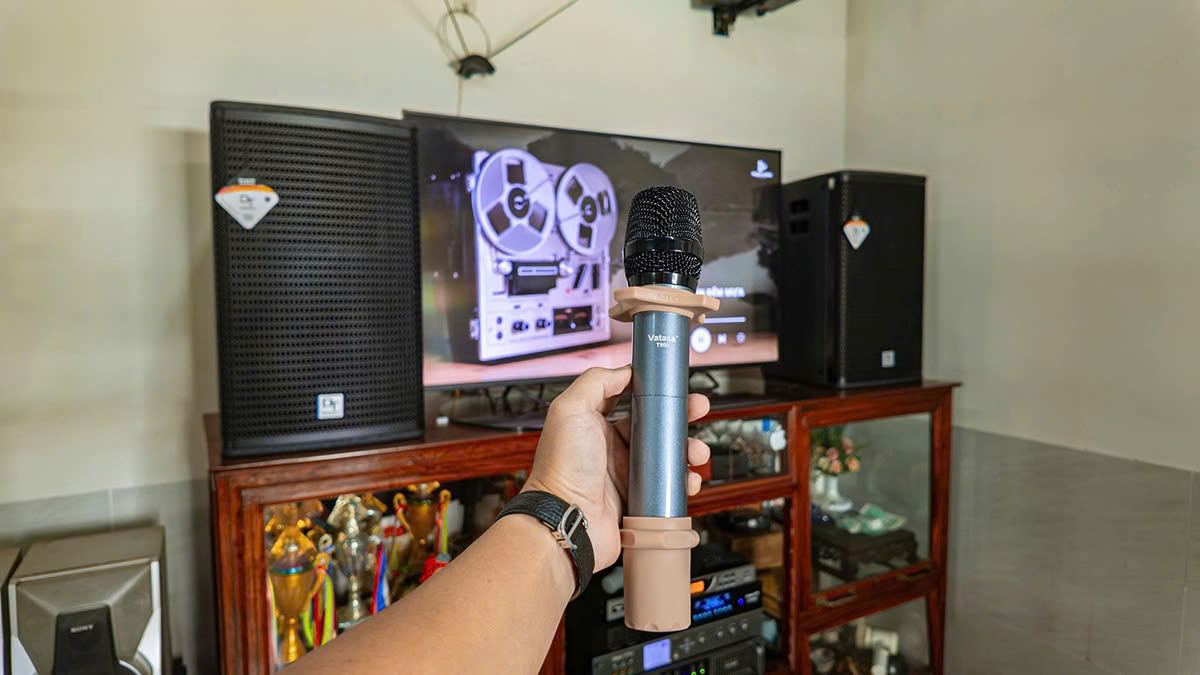 Micro Vatasa T900 New của Dàn karaoke DT TT454: (DT Alpha 12, Vatasa T900 New, Vatasa V8 Pro, Vatasa VA-4600, DT Delta115, Vatasa P9 Limited)