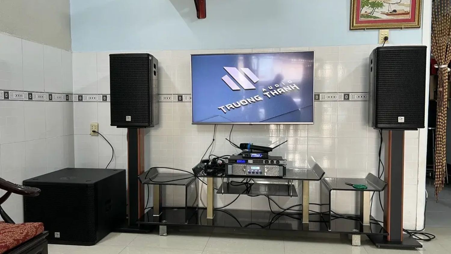 Loa karaoke DT Alpha12 có thiết kế hiện đại, sang trọng