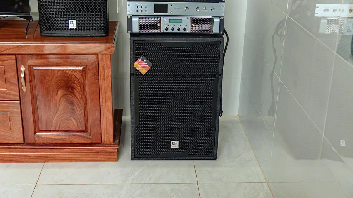 loa sub sigma115 của Dàn Karaoke DT TT142: (DT Alpha12, Vatasa T900, Vatasa V8Pro, DT Lion406, DT Sigma115)