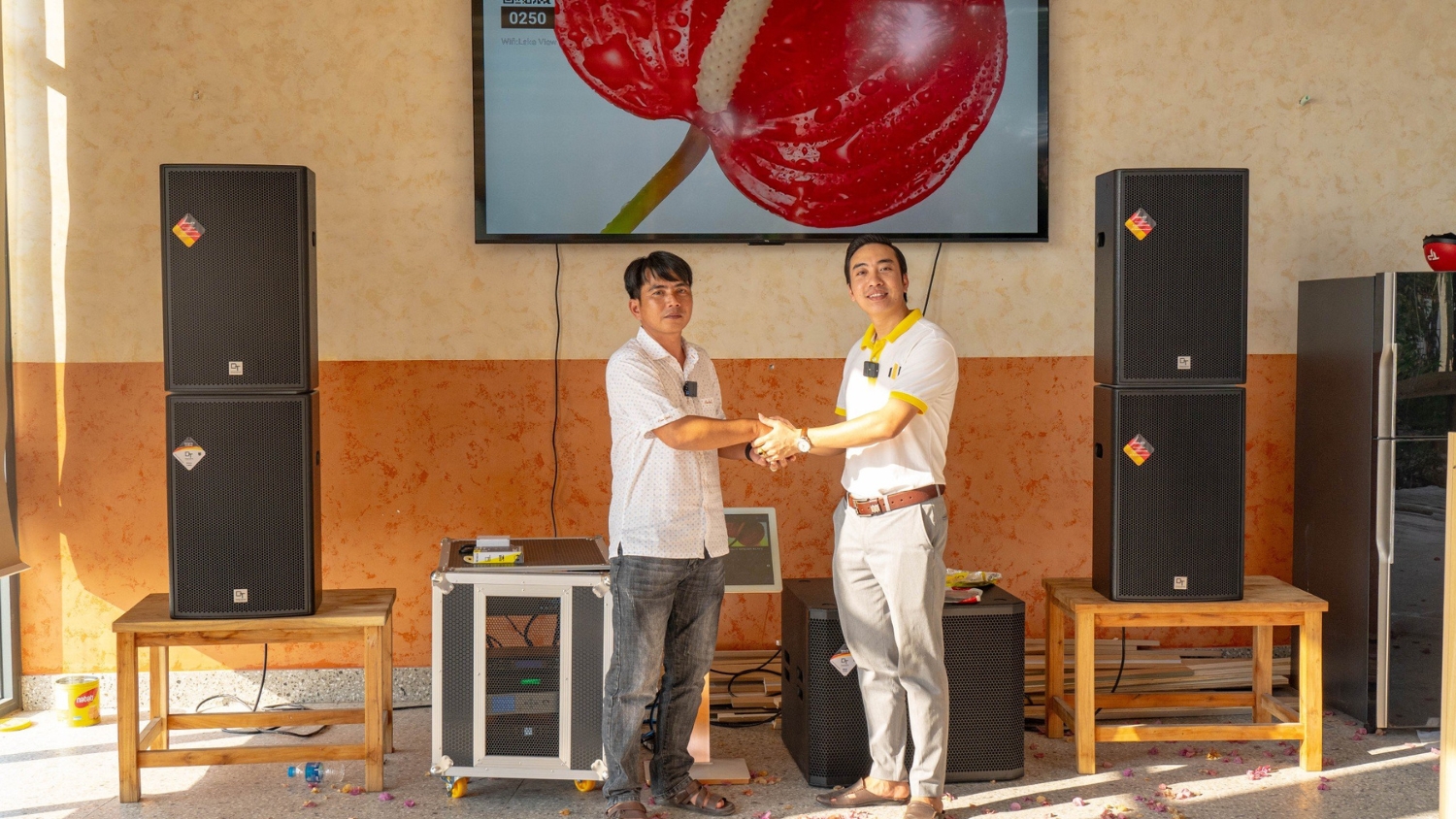 Loa Karaoke DT Delta15 phục vụ nhu cầu ca hát ở không gian rộng lớn
