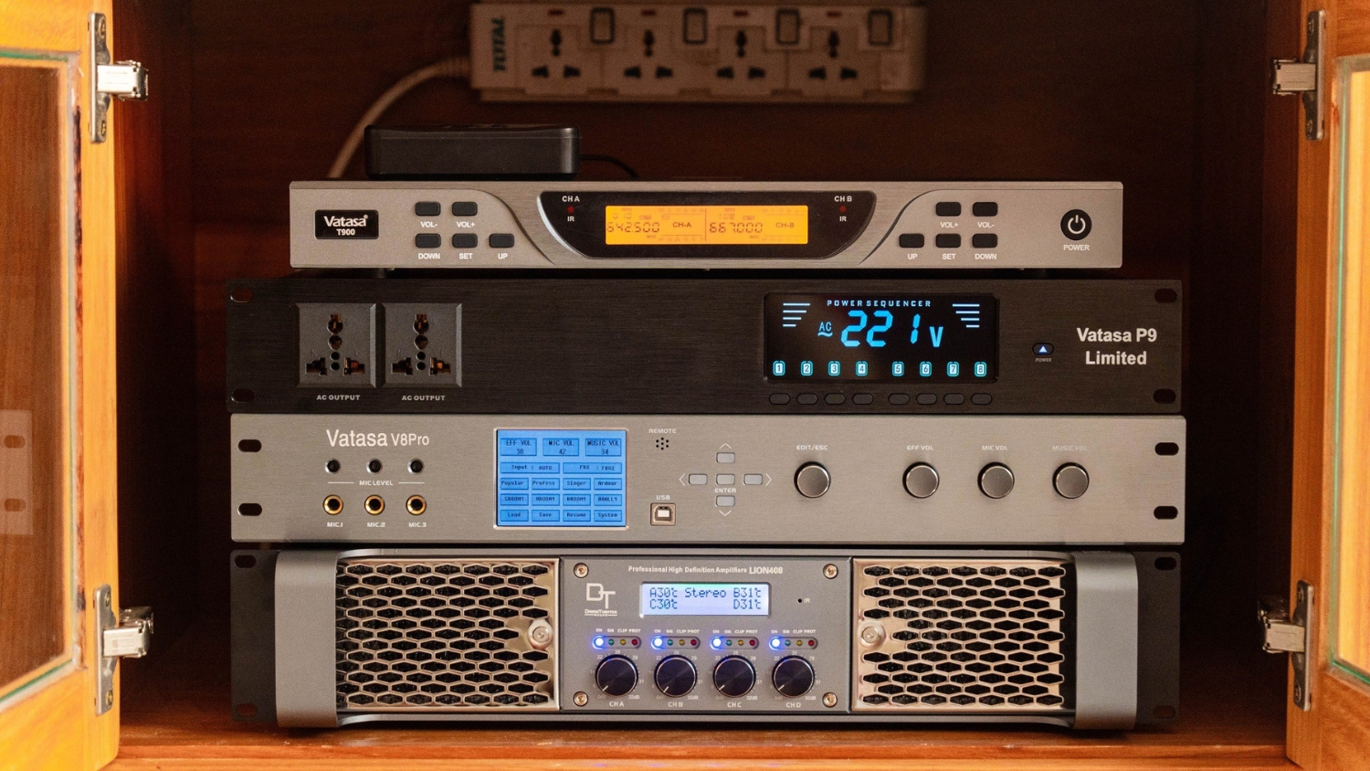 Cục đẩy công suất 4 kênh DT Lion408 thiết kế hiện đại, tinh tế