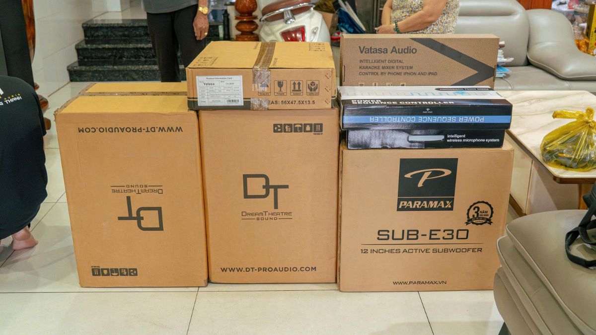 thùng thiết bị của Dàn karaoke DT TT480: (DT Radius-12Pro, Vatasa T500, Vatasa V6 Pro, Vatasa VA-2600, Paramax Sub-E30, Vatasa P9 Luxury)