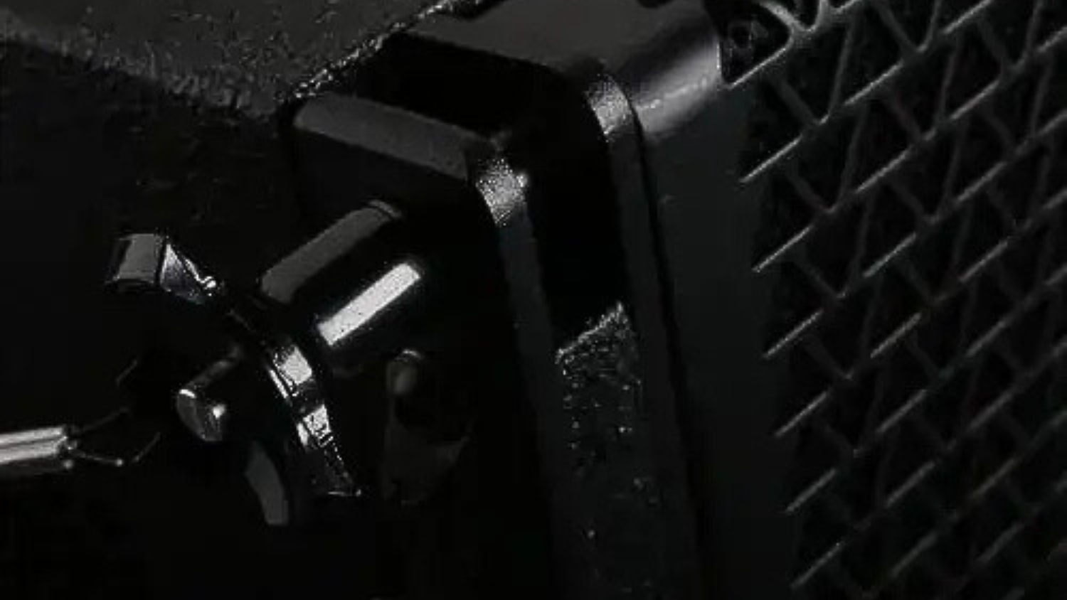 Khớp khóa treo của Loa Array DT VELA 2