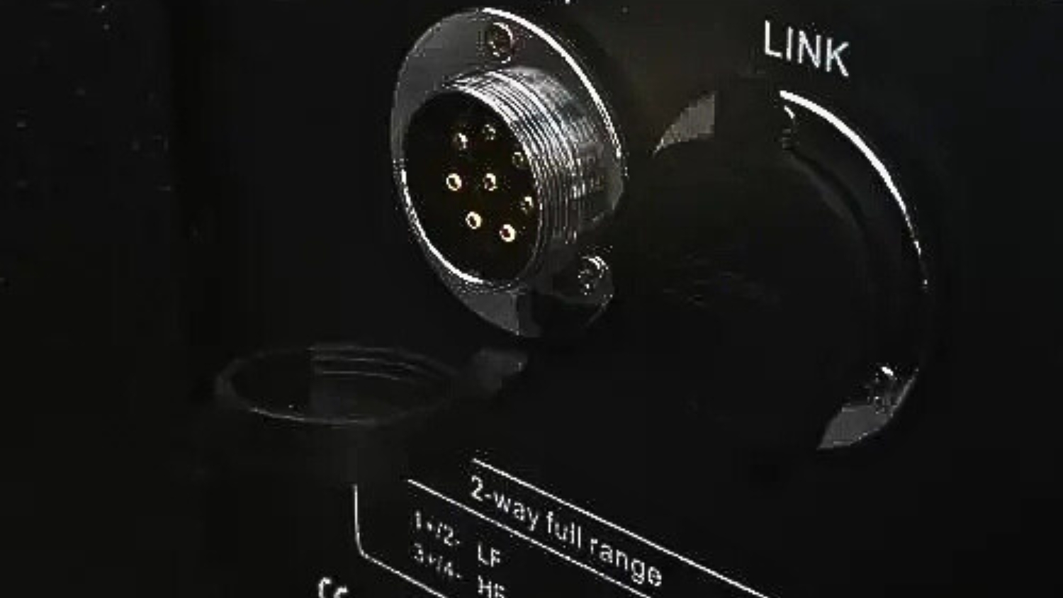 Cổng kết nối của Loa Array DT VELA 2