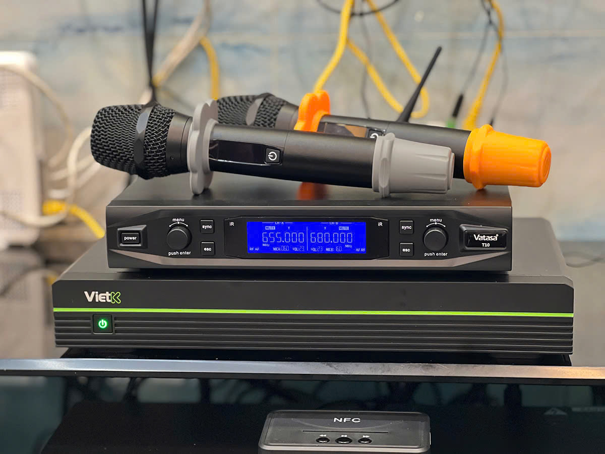 Đầu karaoke và micro Vatasa t10 của dàn karaoke JBL TT469