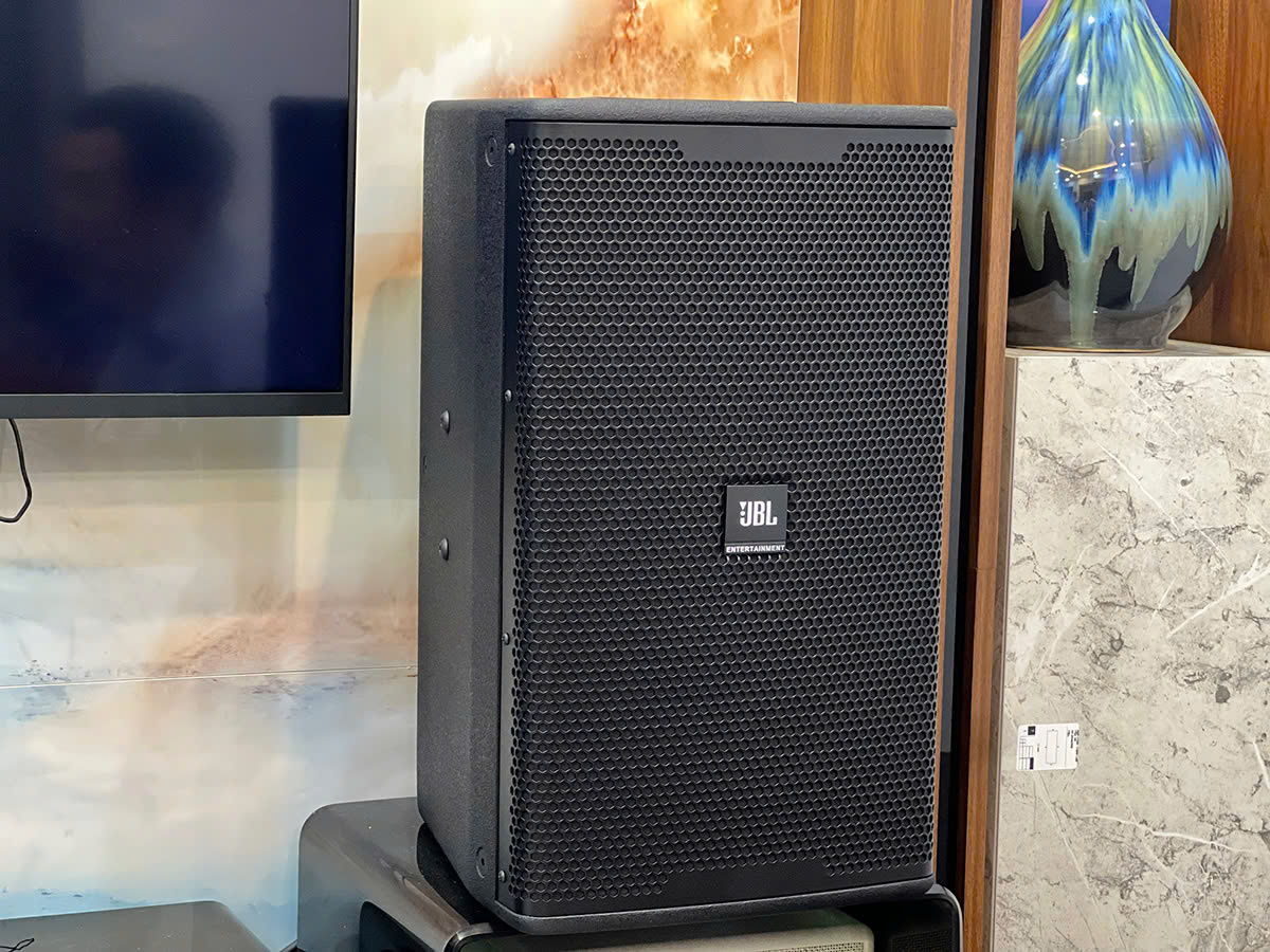 Loa JBL KP6012 của dàn karaoke JBL TT469