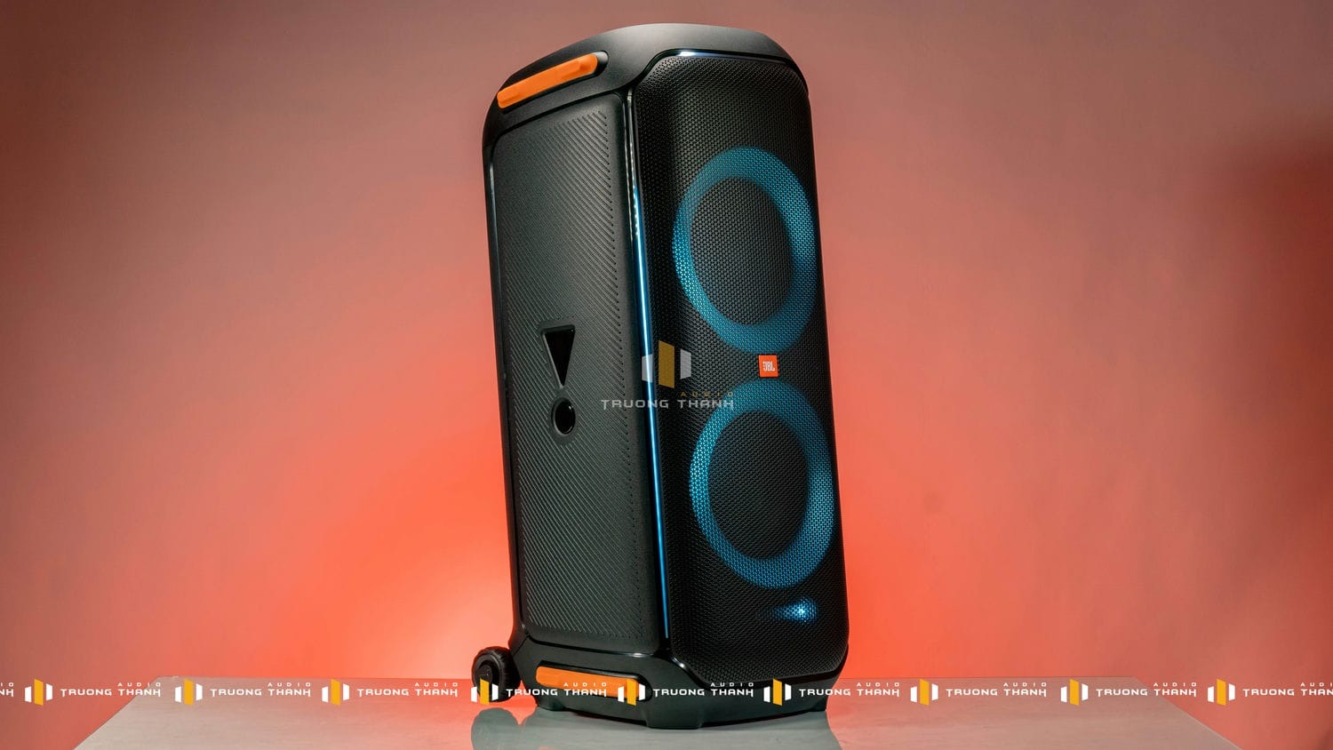 Mặt bên trái của LOA JBL PARTYBOX 710