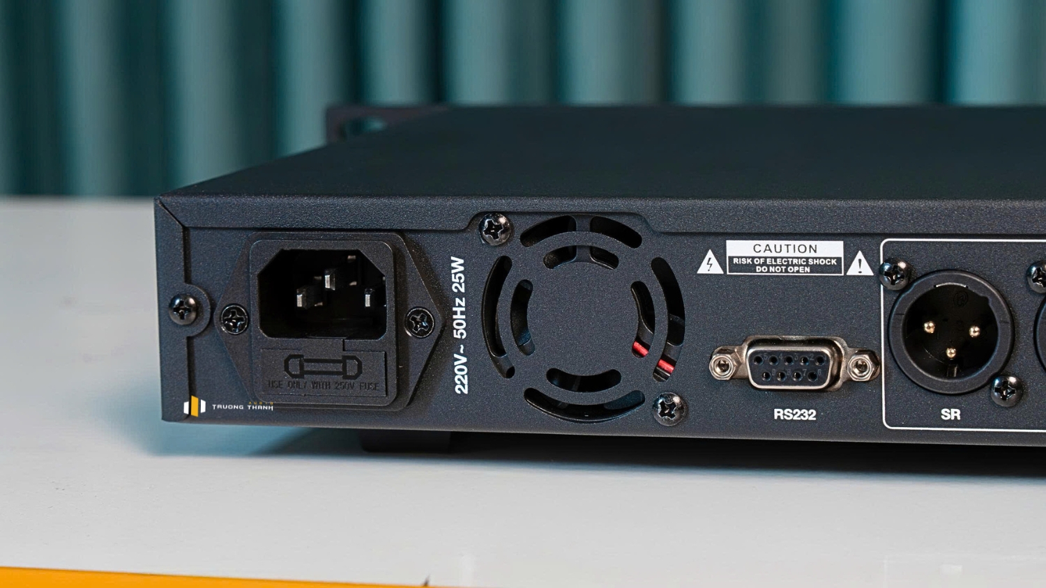 Cổng làm mát Vang số JBL VX9