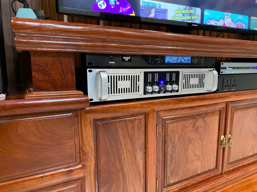 Micro và cục đẩy công suất của Dàn Karaoke DT TT417