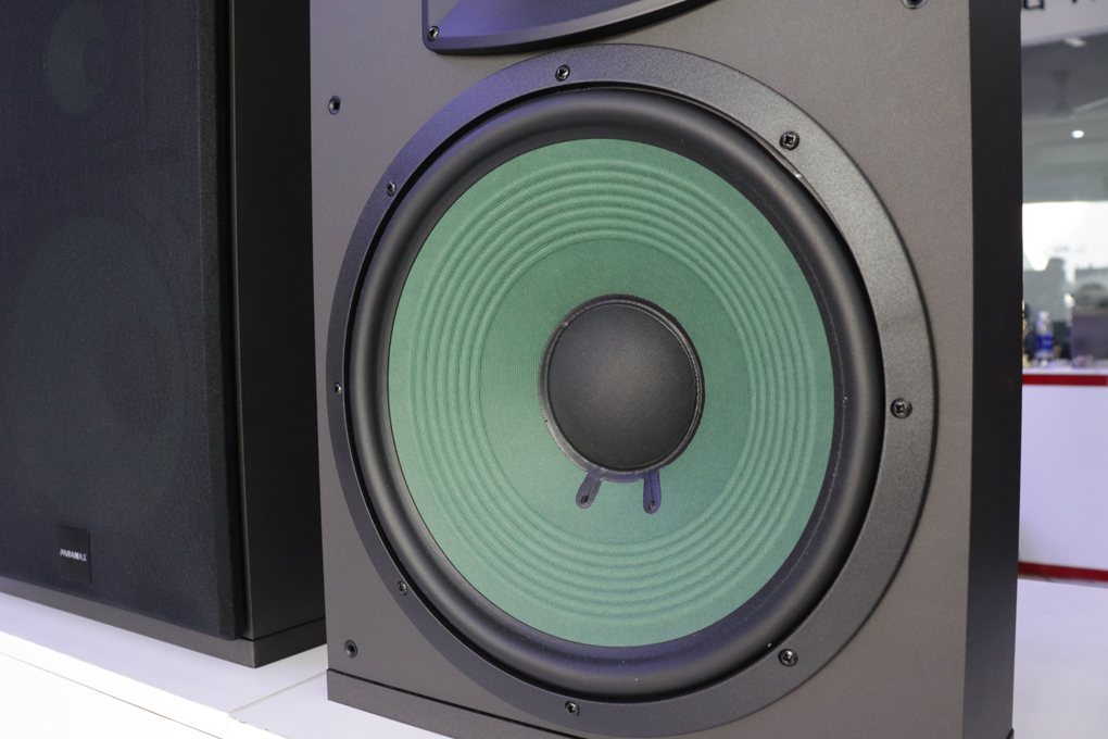 Loa Paramax F1050