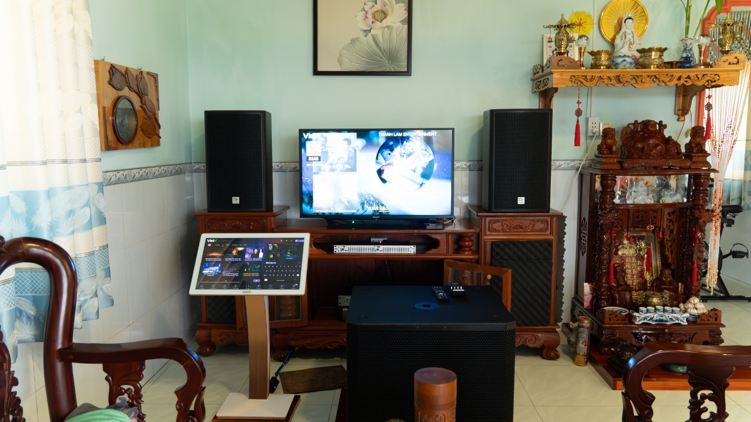 Màn hình cảm ứng VietK 22 inch hiển thị bài hát