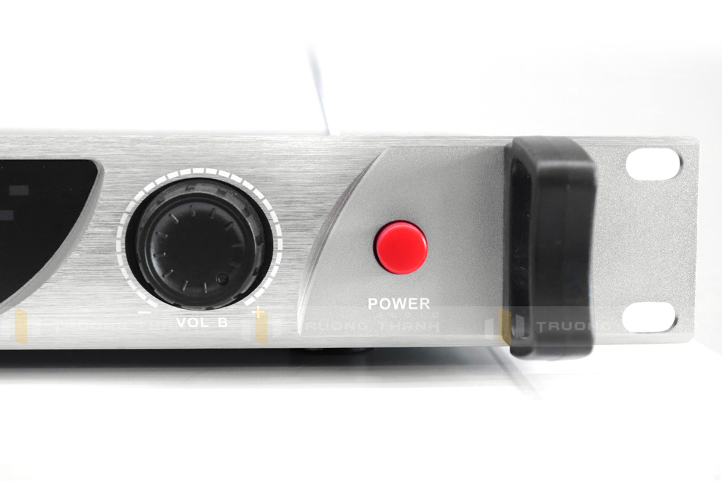 Micro Shure U930 nút nguồn