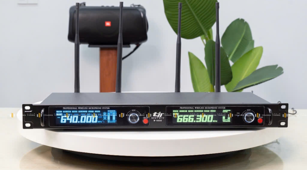 Mặt trước đầu thu của Micro TIT M9000