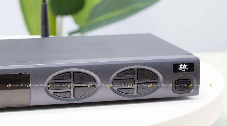 Nút điều chỉnh của Micro TIT T9