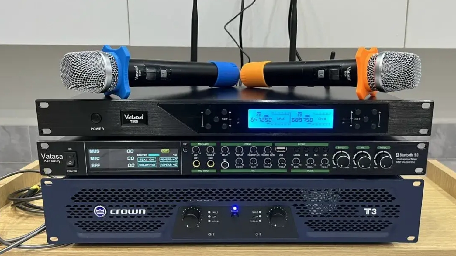 Vang cơ kỹ thuật số Vatasa KX8 Luxury trong dàn karaoke