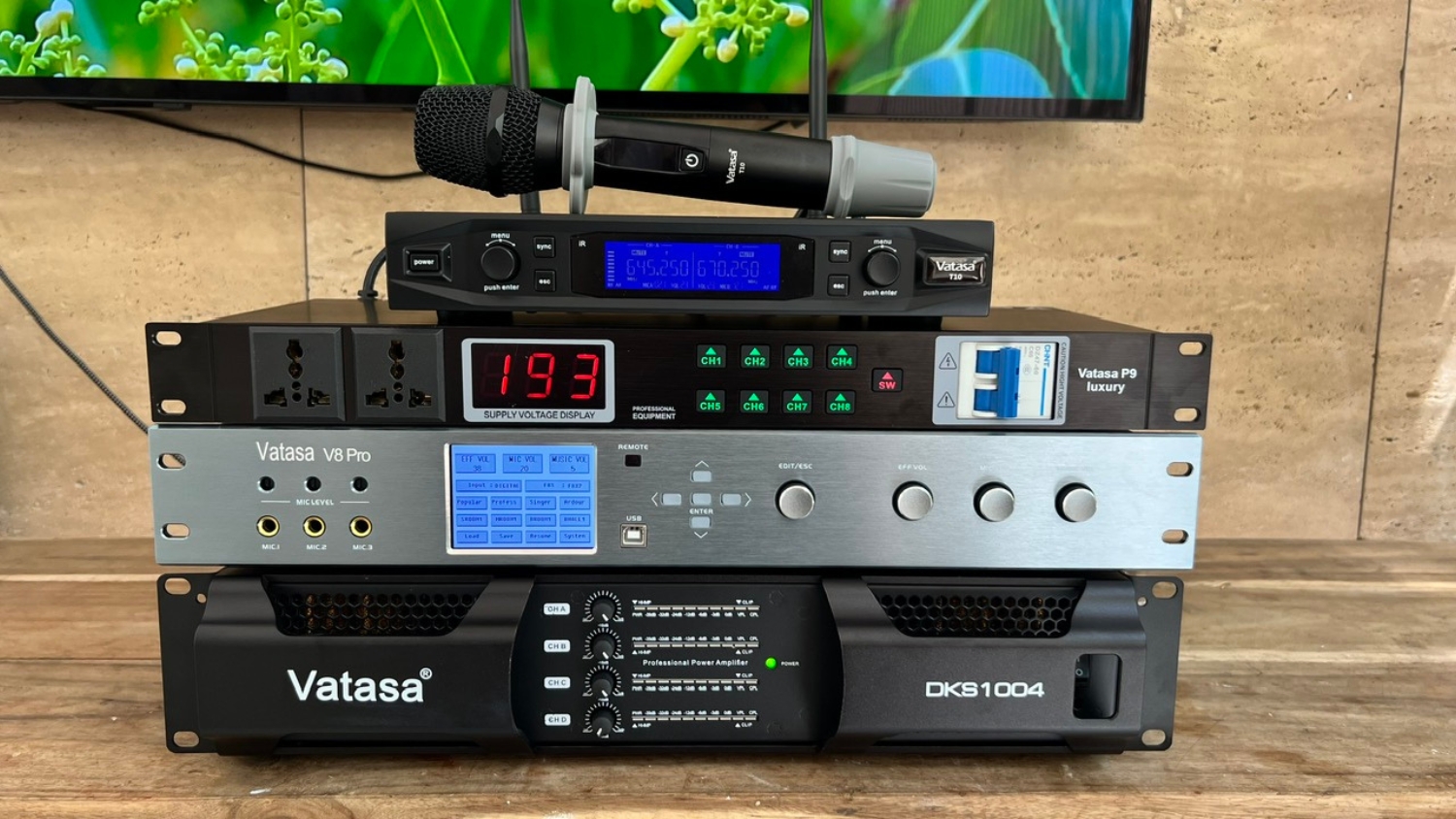 Vang số Vatasa V8 Pro trong dàn karaoke