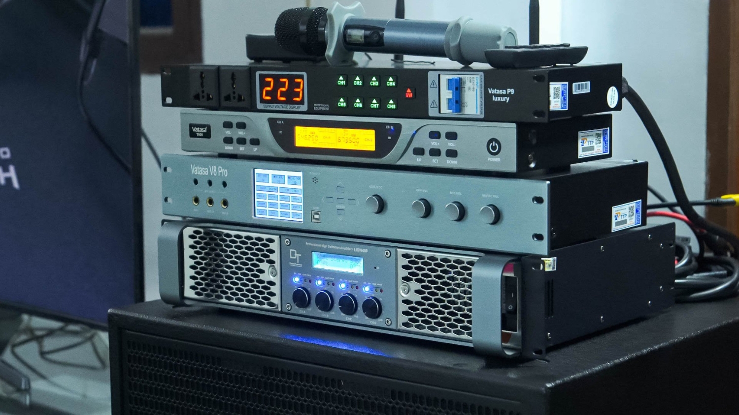 Vang số Vatasa V8 Pro tích hợp với nhiều thiết bị âm thanh cao cấp