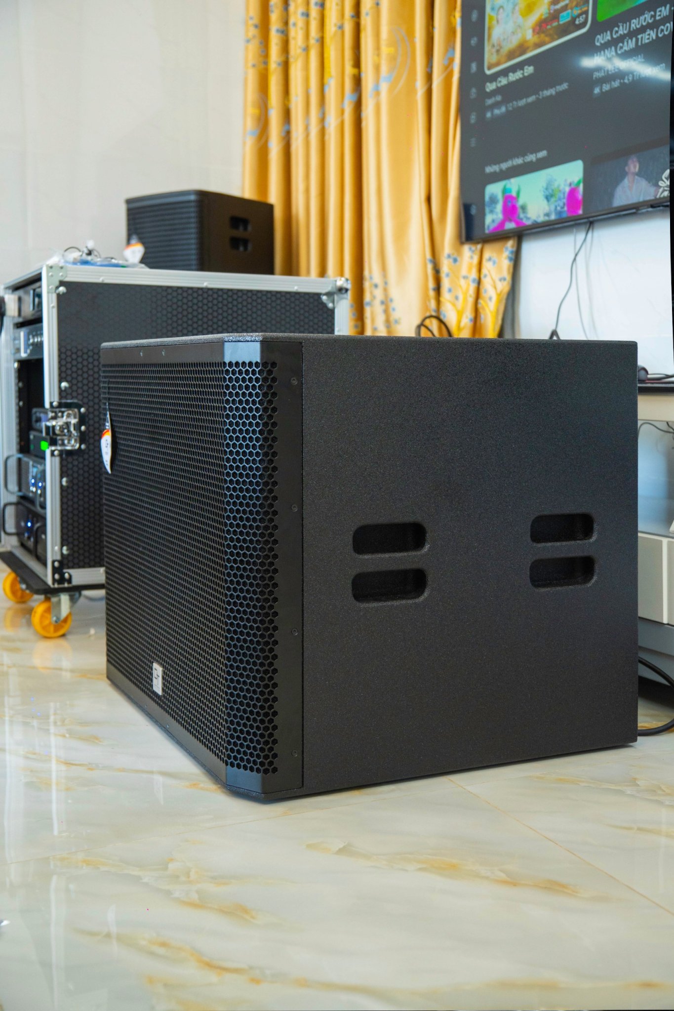 Khách hàng Tùng Lâm đánh giá về sn phẩm Dàn Karaoke DT Kinh Doanh TT195: (2 DT Delta 12, Vatasa T900 New, Vatasa V8Pro, Vatasa DKS1004 NEW, DT Lion215, DT Sigma218, Vatasa P9 Luxury, VietK 6TB, VietK 22 inch)