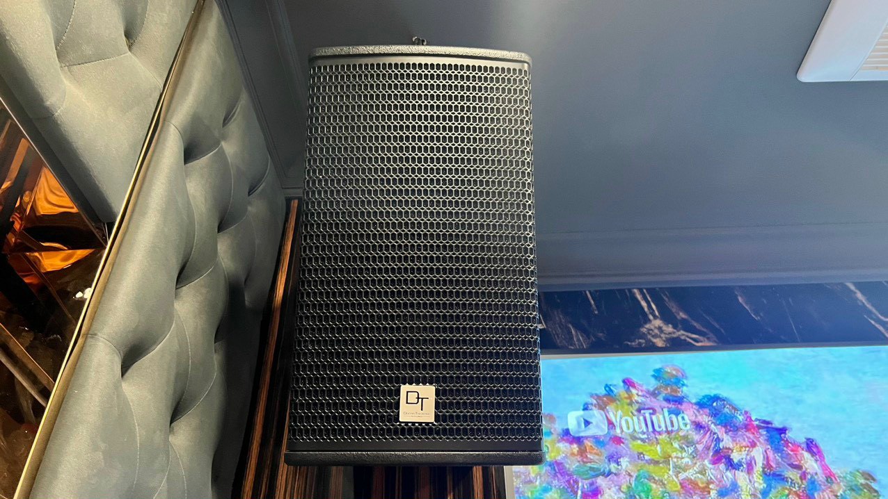 Khách hàng Phương Phi đánh giá về sản phẩm Dàn Karaoke DT TT266: (DT Alpha 12, Vatasa T10, Vatasa V8 Pro, DT Lion406, Vatasa DKS1004 NEW, DT Delta118, Vatasa P9 Limited, Pro 4TB, VietK 22 inch)
