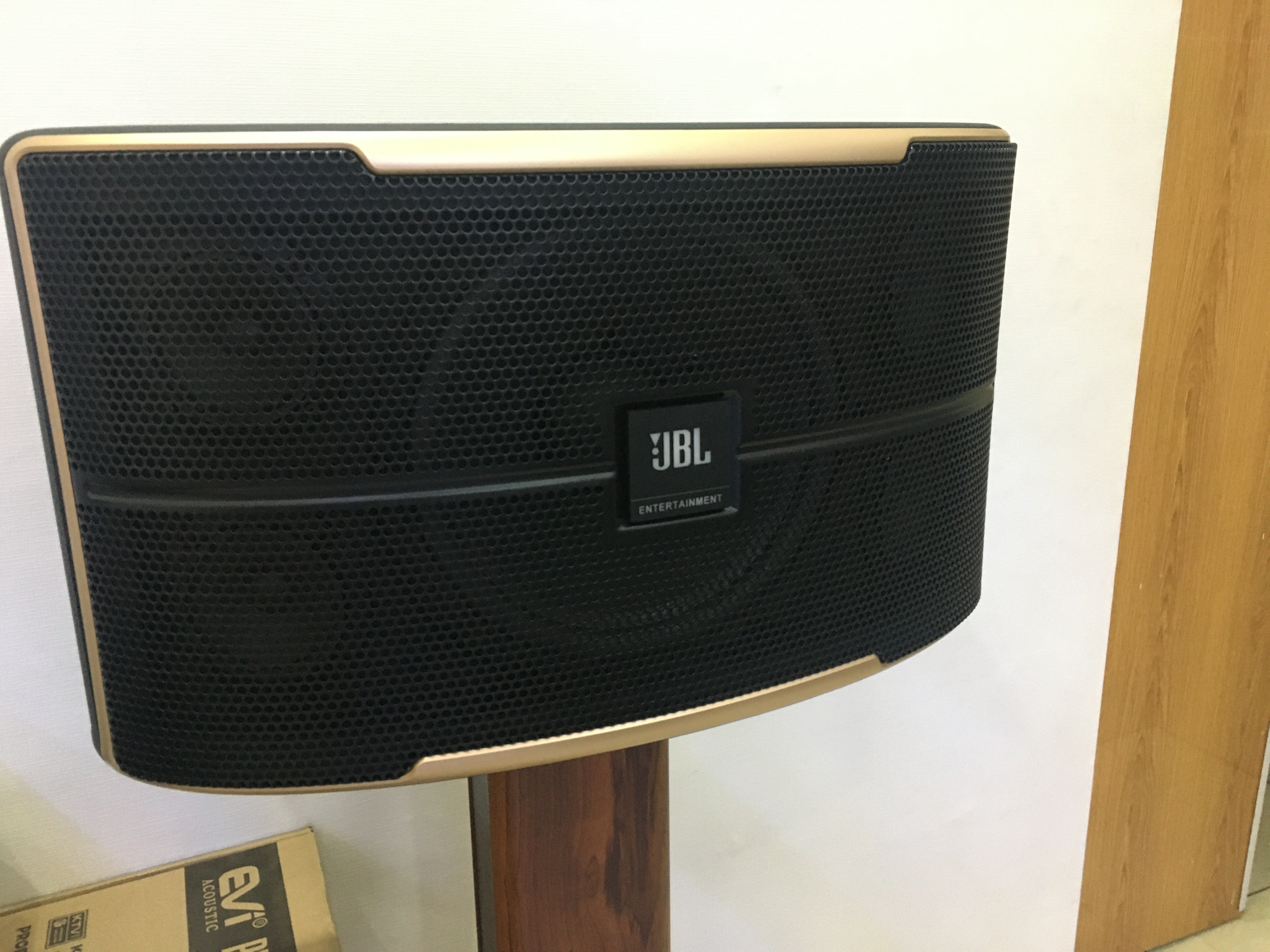 Khách hàng Nguyễn Triều đánh giá về sản phẩm Loa JBL Pasion 12
