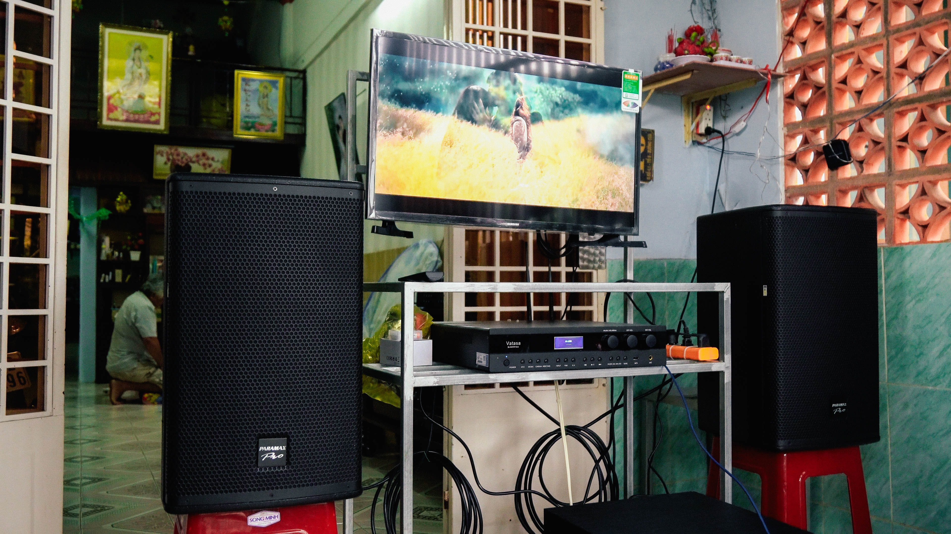 Khách hàng Phùng Linh đánh giá về sản phẩm Amply Số Vatasa Bla600 New