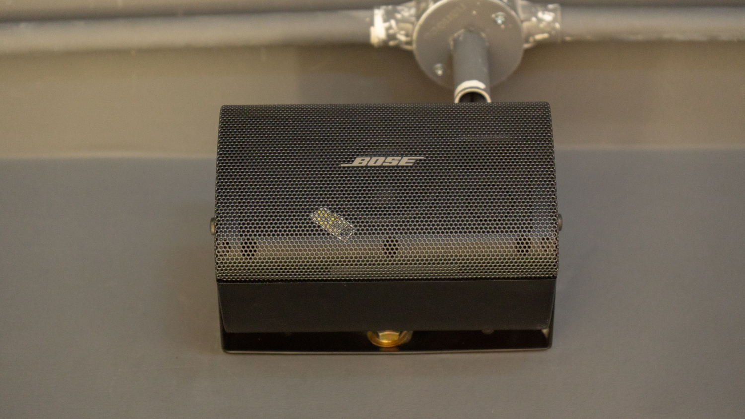 Khách hàng Gia Vỹ đánh giá về sản phẩm Loa treo tường Bose FreeSpace FS2SE