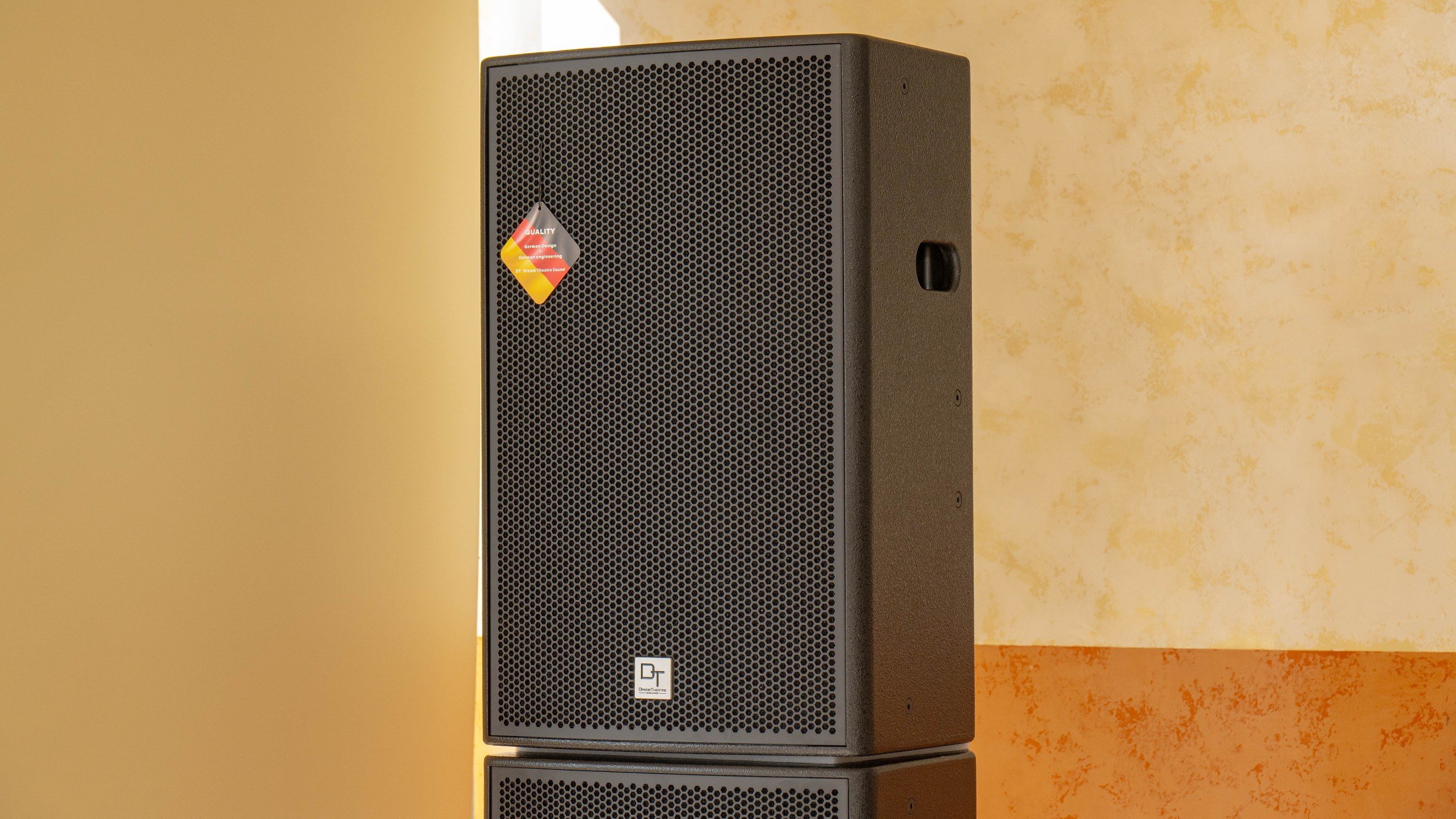 Khách hàng Duong Tam đánh giá về sn phẩm Loa Karaoke DT Delta15 (full bass 40cm, 2 đường tiếng)