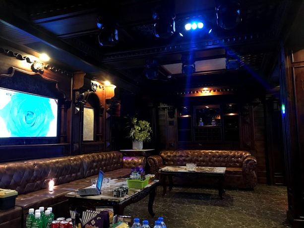 Khách hàng Hoàng Dương đánh giá về sản phẩm Dàn Karaoke Hội Trường Sân Khấu DT TT291: ( DT SIRIUS2A, DT SIRIUSWA, DT Beta15M,Vatasa SKM9000, DT Lion408, Allen & Heath SQ6, Vatasa P9Luxury, Vatasa SKM9000,Allen & Heath DT168)