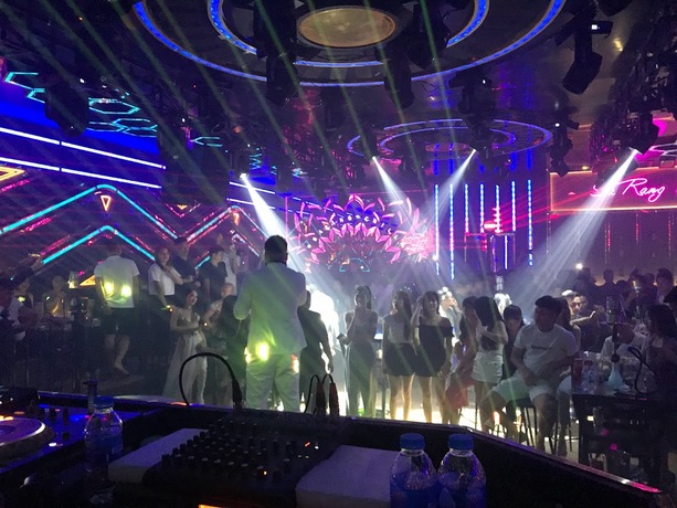 Khách hàng Khánh Phong đánh giá về sn phẩm Dàn Karaoke Hội Trường Sân Khấu DT TT291: ( DT SIRIUS2A, DT SIRIUSWA, DT Beta15M,Vatasa SKM9000, DT Lion408, Allen & Heath SQ6, Vatasa P9Luxury, Vatasa SKM9000,Allen & Heath DT168)