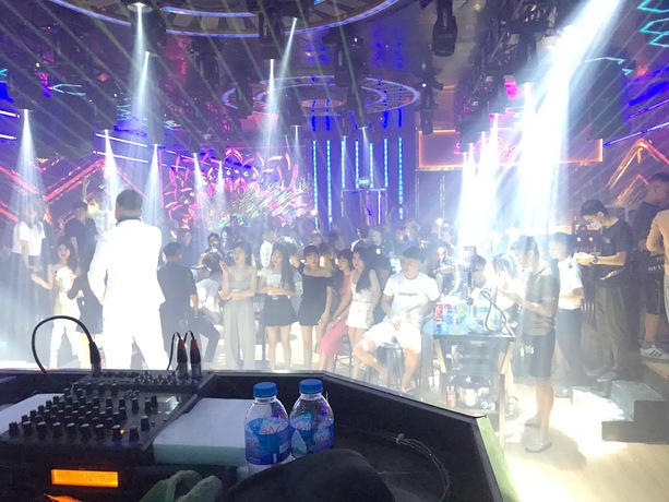 Khách hàng Khánh Phong đánh giá về sn phẩm Dàn Karaoke Hội Trường Sân Khấu DT TT291: ( DT SIRIUS2A, DT SIRIUSWA, DT Beta15M,Vatasa SKM9000, DT Lion408, Allen & Heath SQ6, Vatasa P9Luxury, Vatasa SKM9000,Allen & Heath DT168)