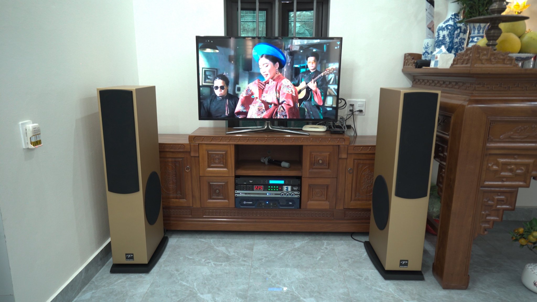 Khách hàng Nguyễn Minh Hoàng đánh giá về sản phẩm Loa Paramax D88 Luxury
