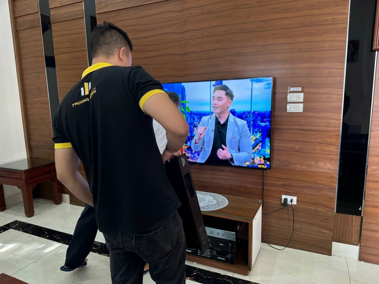 Khách hàng Cao Cường đánh giá về sn phẩm Dàn Karaoke Biệt Thự Vip DT TT357: (3 DT Alpha 12, Vatasa T900 New, Vatasa V8 Pro, 2 Vatasa DKS1004 NEW, DT Sigma218, Vatasa P9 Luxury, VietK 4TB, VietK 22 inch)