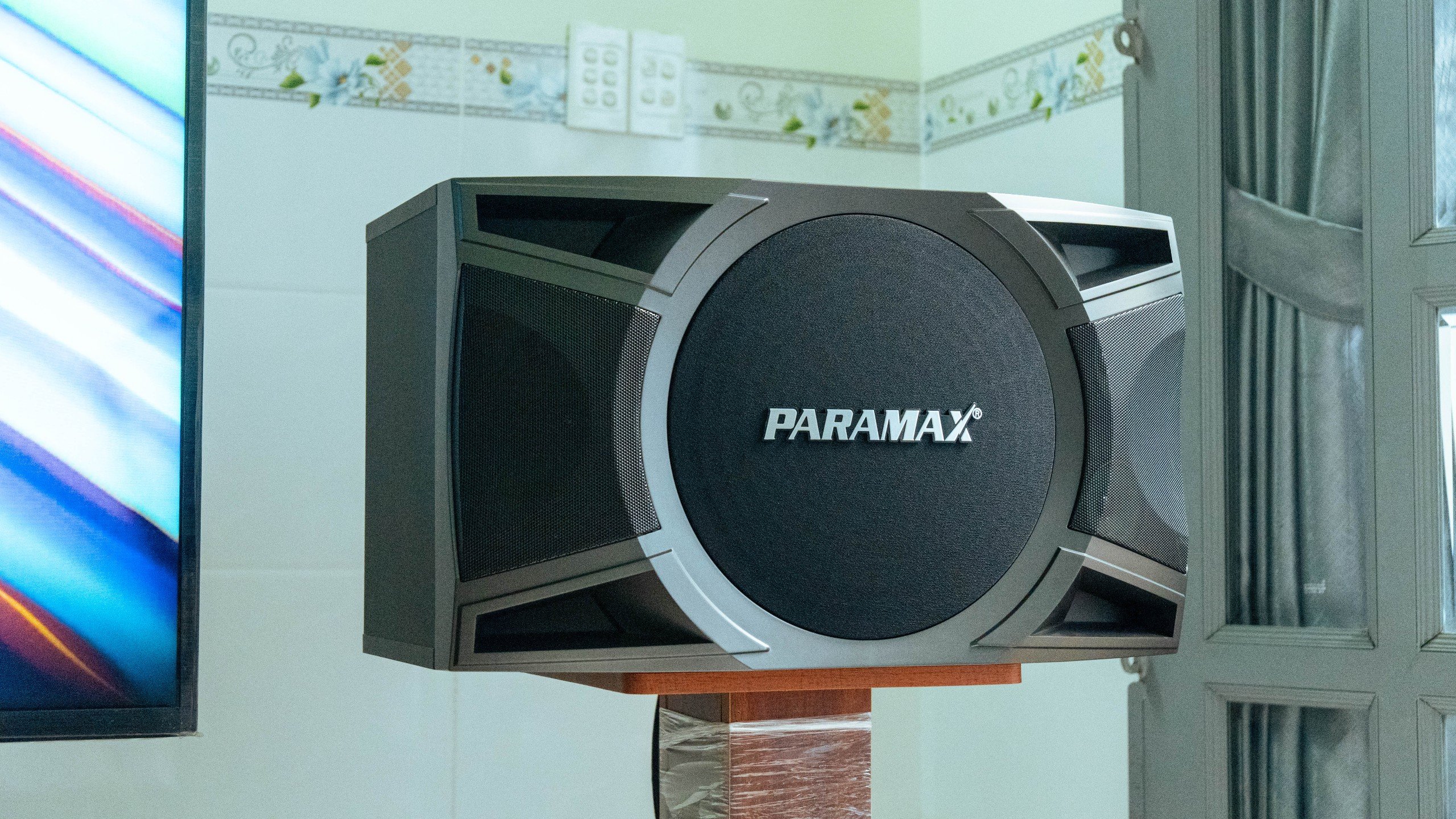 Khách hàng Văn tiến đánh giá về sản phẩm Loa karaoke Paramax P2000 (bass 30cm, 5 loa 3 đường)