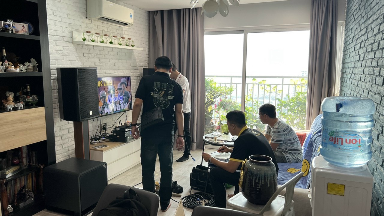 Khách hàng Huy Hoàng đánh giá về sn phẩm Dàn karaoke DT TT180: (DT Delta 12, Vatasa T900 New, Vatasa V8Pro, DT Lion406, DT Delta115, Vatasa P9 Luxury, VietK 4TB, VietK 22 inch)